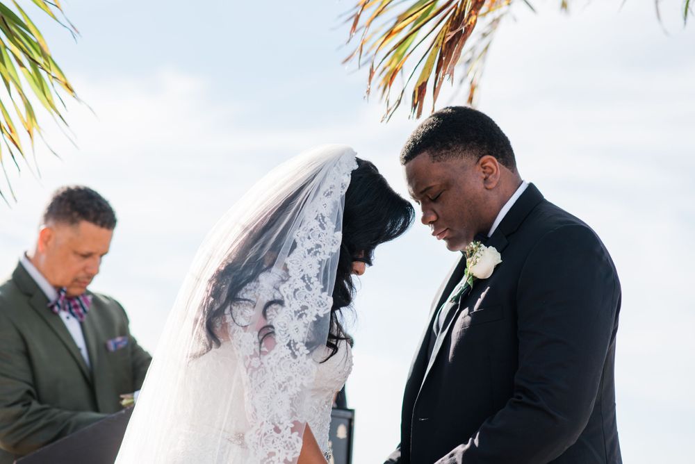 bride and groom praying