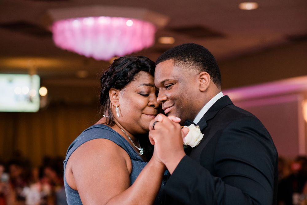 groom and mother dance