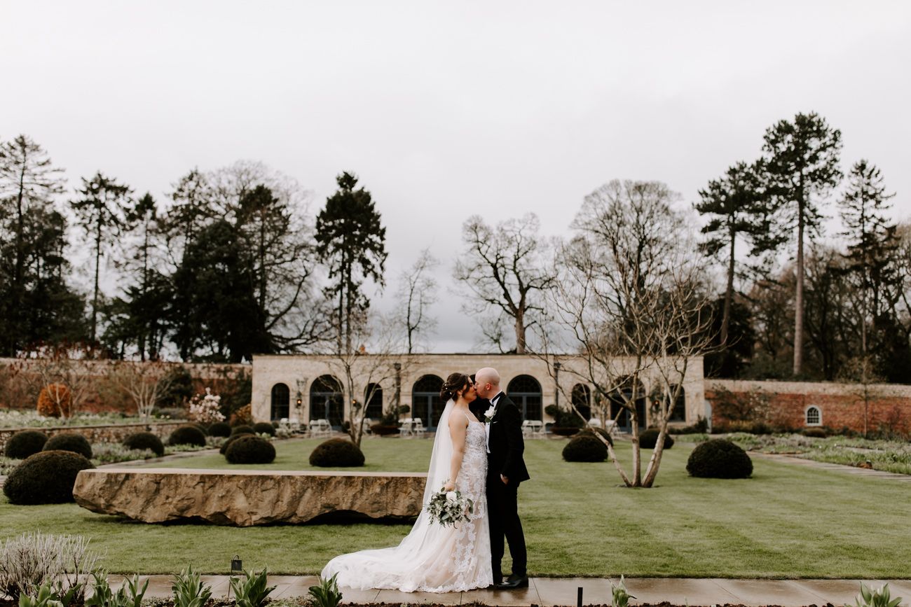 Fig House at Middleton Lodge, wedding couple kissing