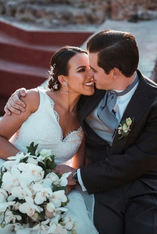 romantic wedding photo, bride and groom in love, Antigua Guatemala wedding, luxury wedding photographer, destination wedding photography