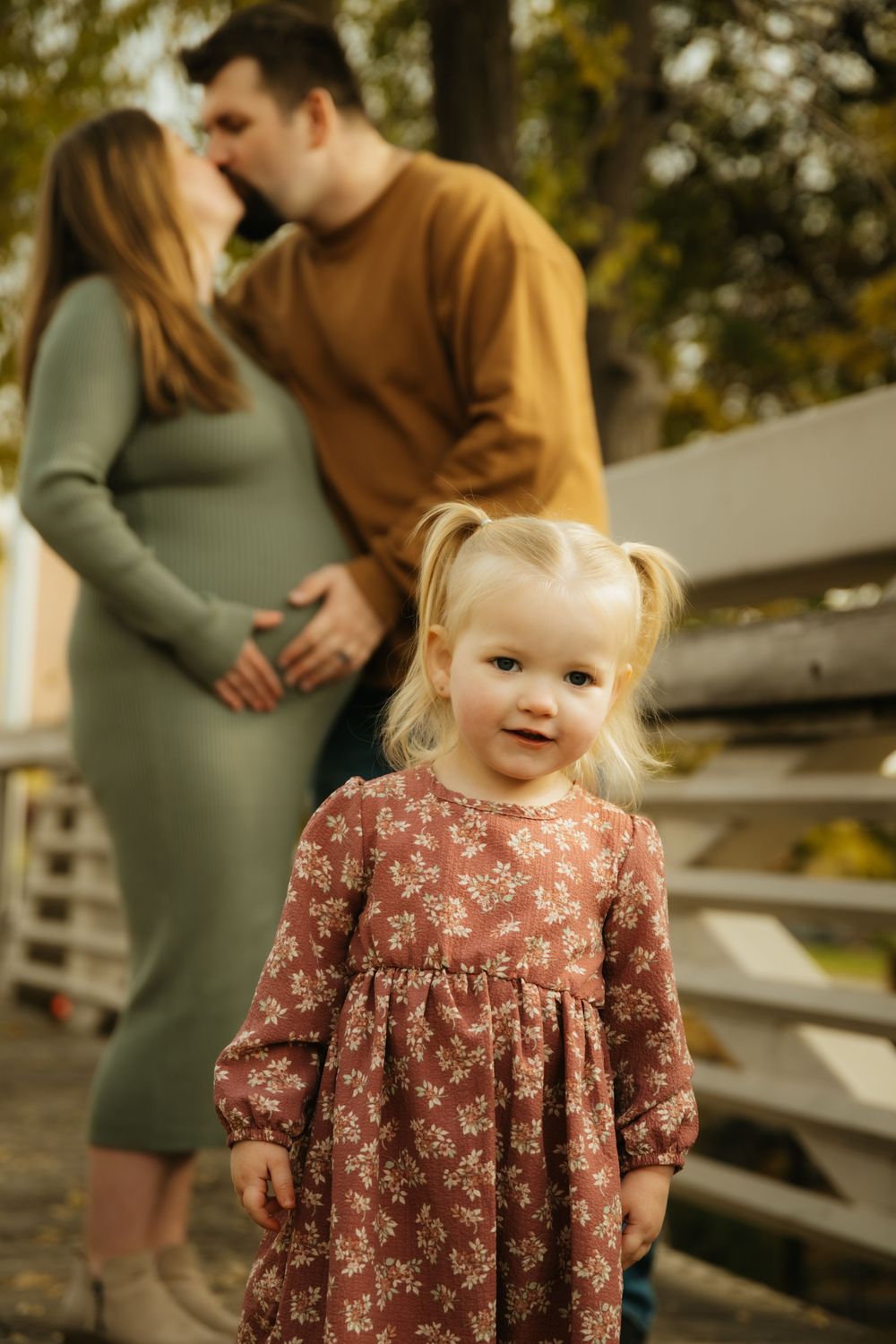 Maternity couples portrait photography; Copyright: Myranda Smith Photography