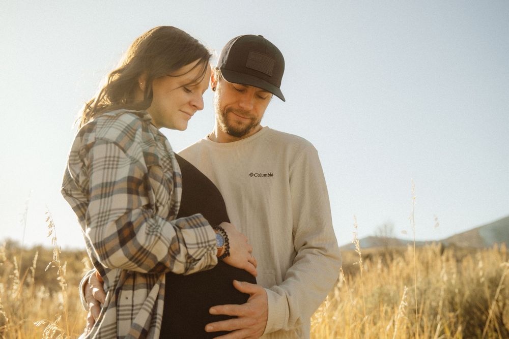 Maternity couples portrait photography; Copyright: Myranda Smith Photography
