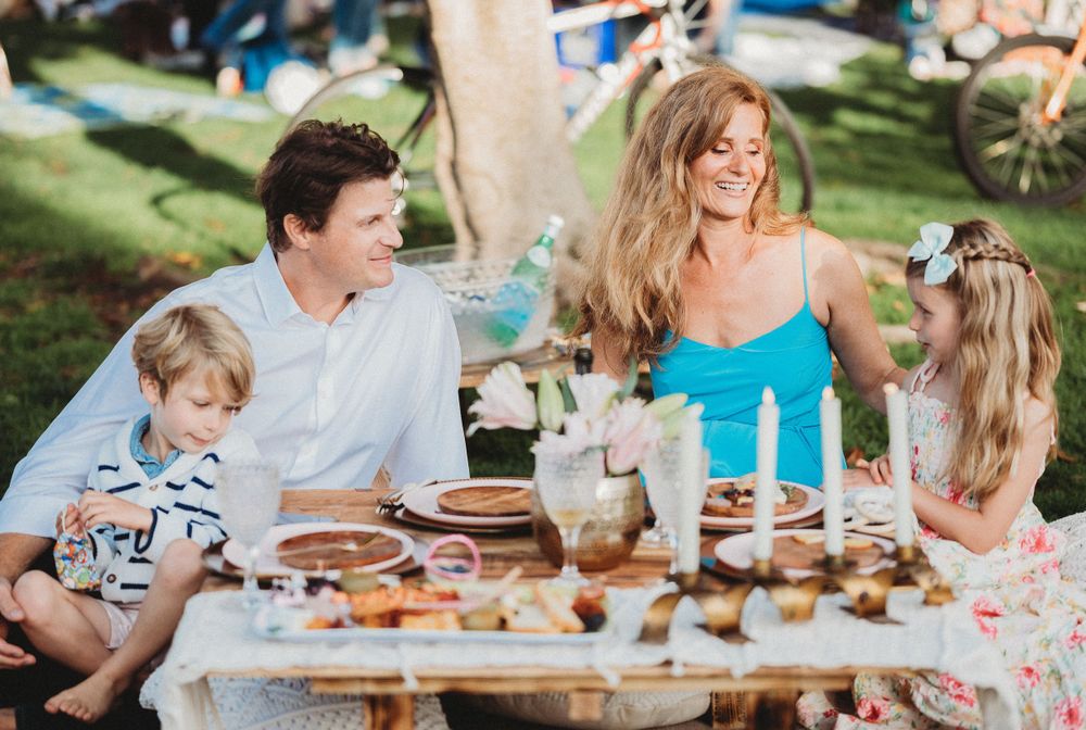 family having picnic photos