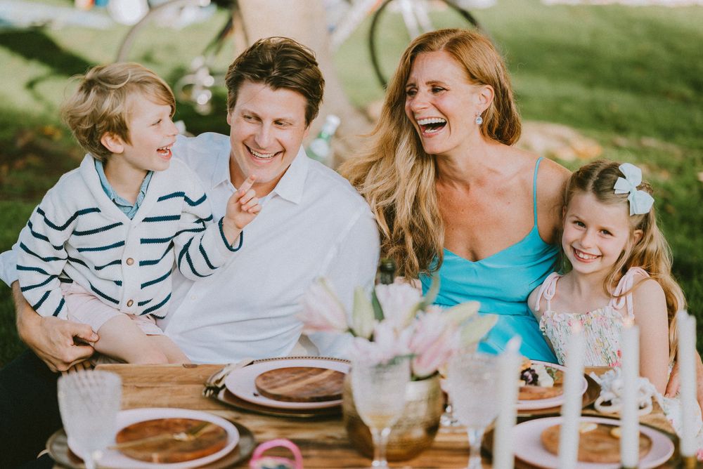 anniversary picnic family photoshoot