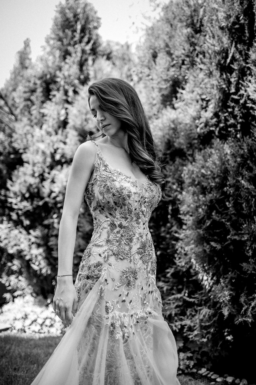 професионално фото заснемане на абитуриентски бал - черно-бяла абитуриентска фотосесия