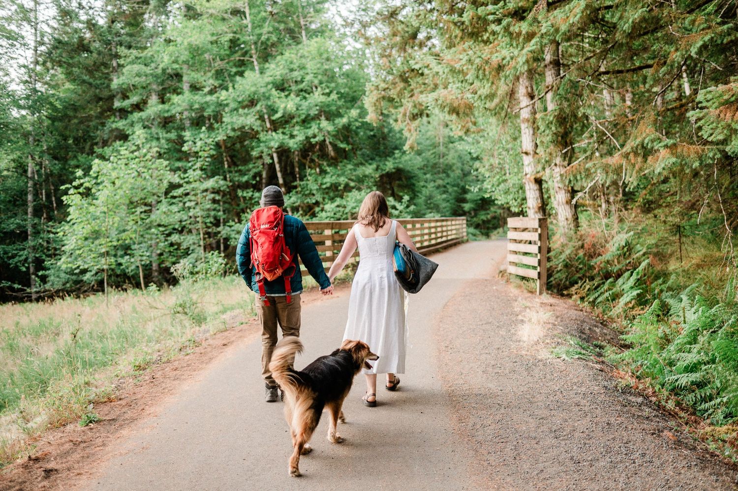 Couple hiking on paved trail to elope. Photo by Tori Shults.