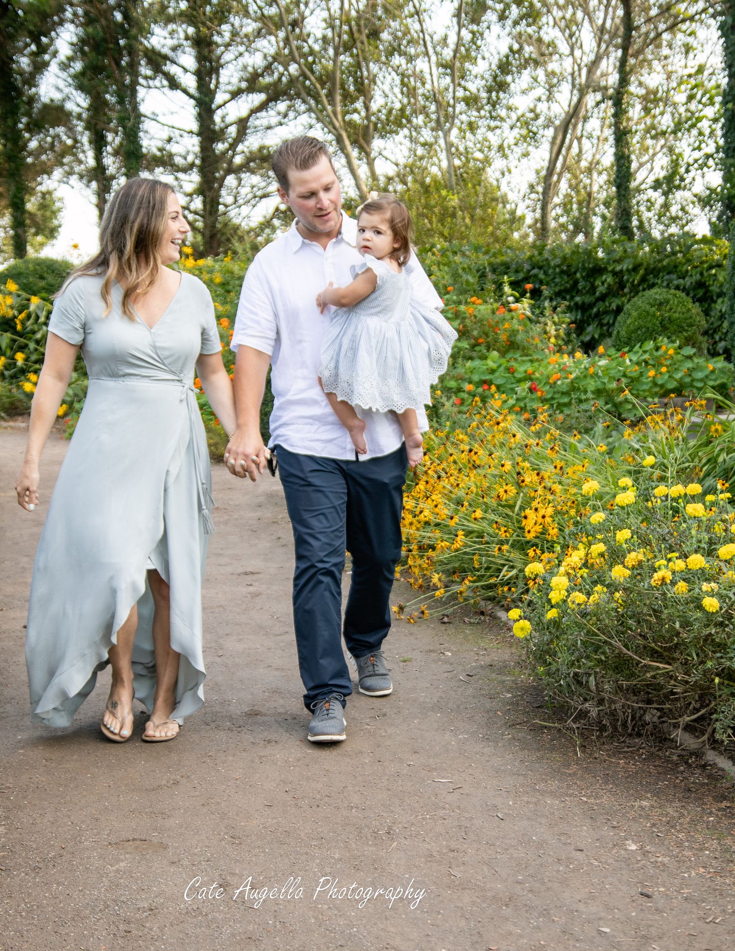 lifestyle portrait of West Hartford family in Connecticut