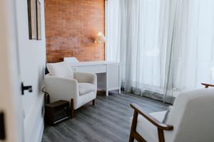McKinnon Psychotherapy and Counselling Brand Session, Trenton Ontario - Charlotte Buckle Photography