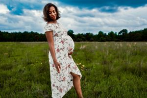 A maternity session. A gorgeous Mom in a beautiful field in Orlando, FL.