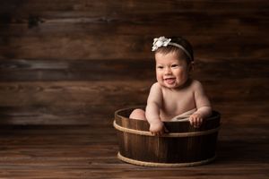 set-ciotola-legno-bambina-sorriso