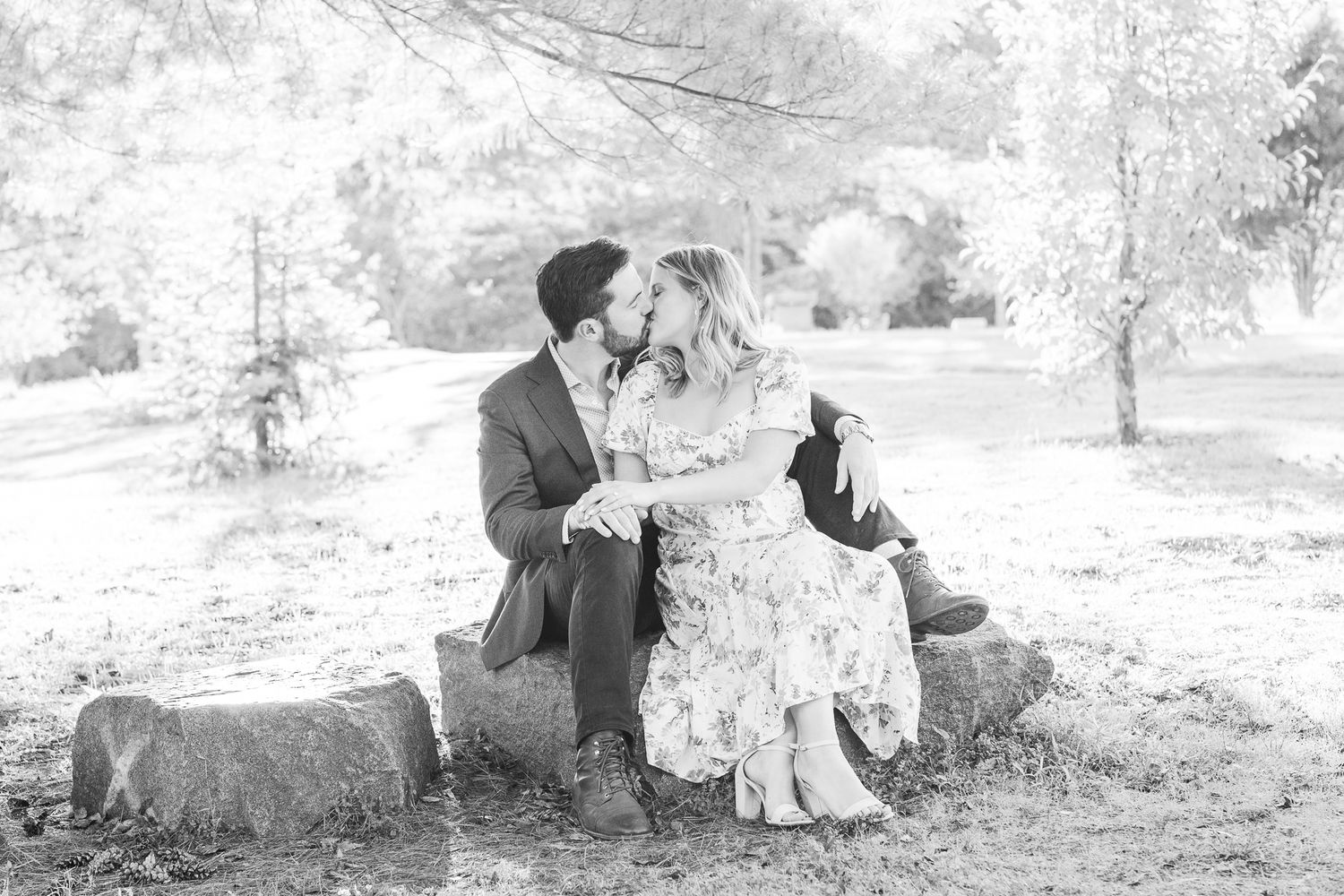 MEADOWLARK GARDENS ENGAGEMENT PICTURES