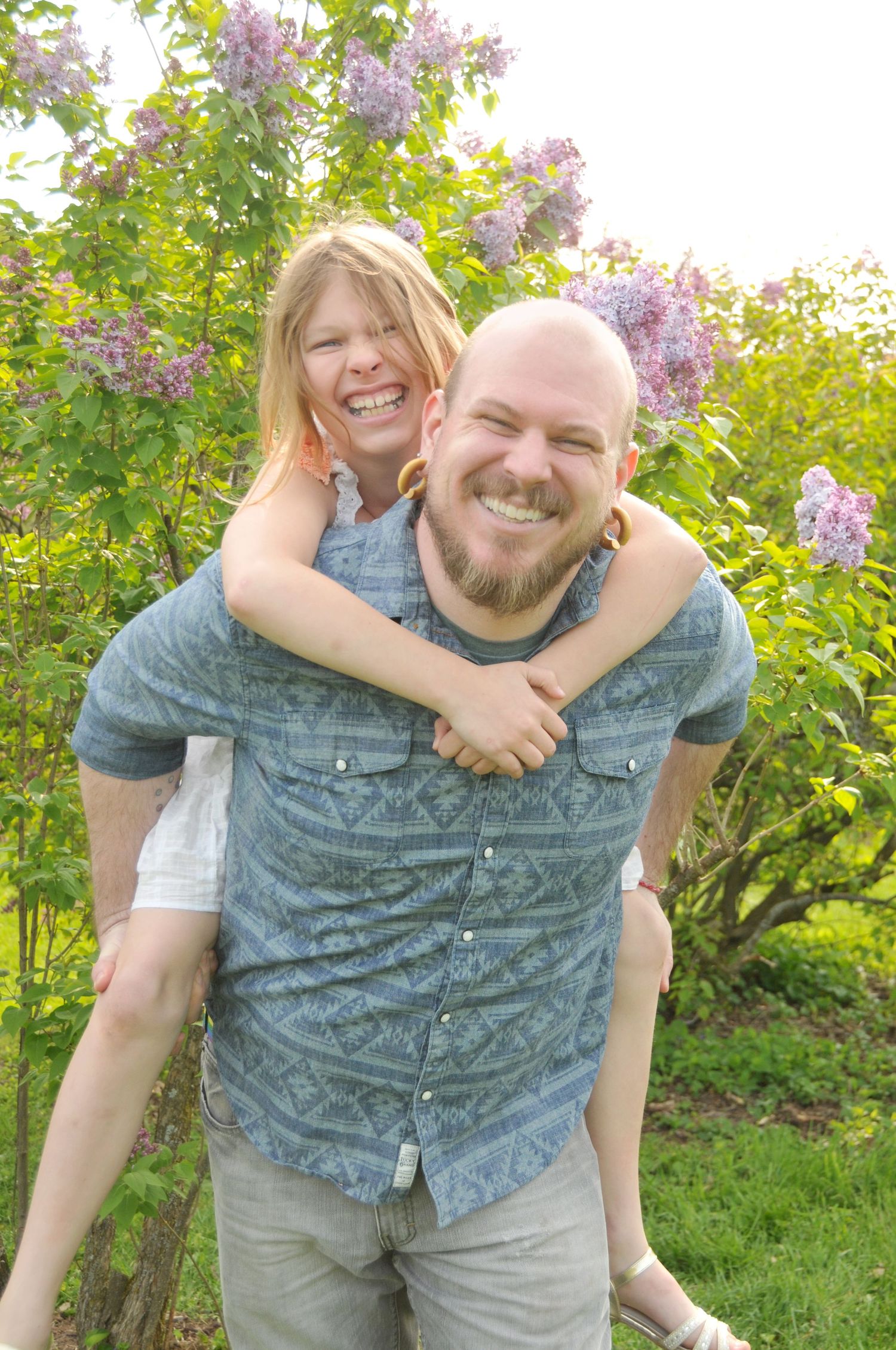 Picture of dad and daughter with lilacs