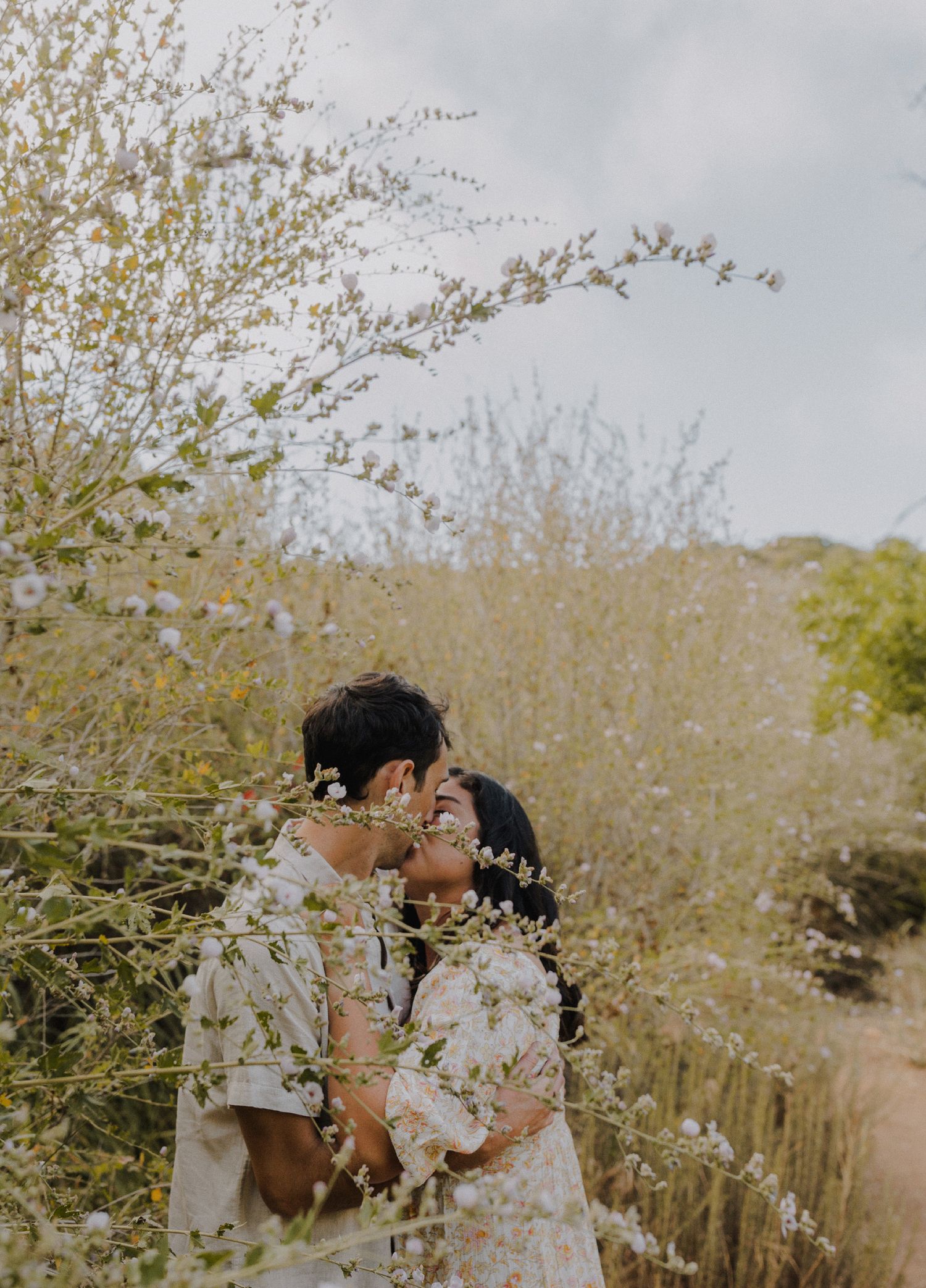 E. Noelle Photography couple photography in the Los Angeles Malibu hills out of focus kissing