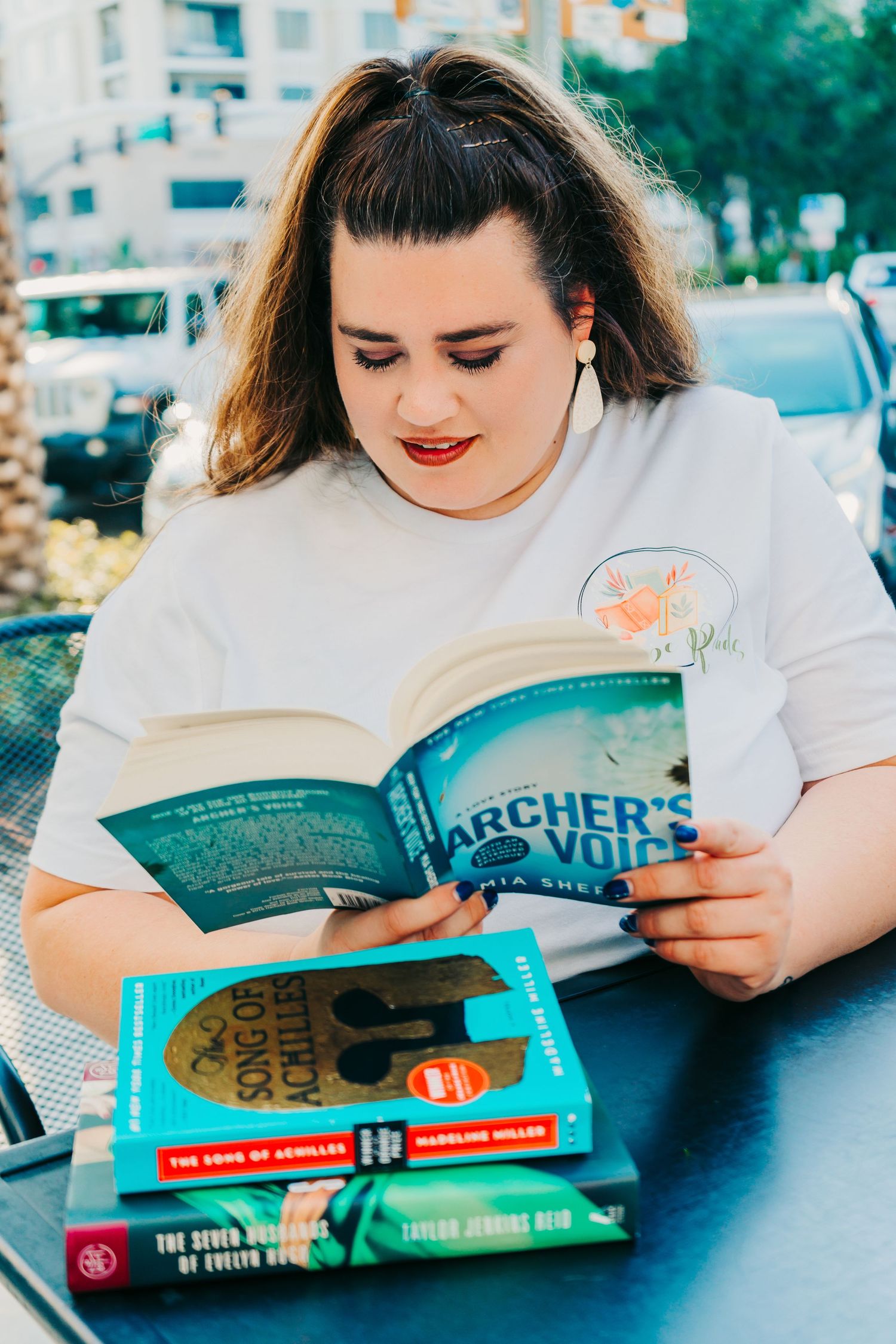 Outdoor Headshot Session in St. Pete, FL; Woman reading a book at a cafe