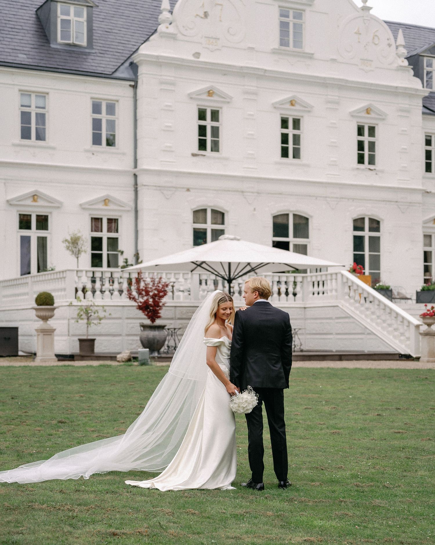 WEDDING PHOTOGRAPHERS SO EXPENSIVE