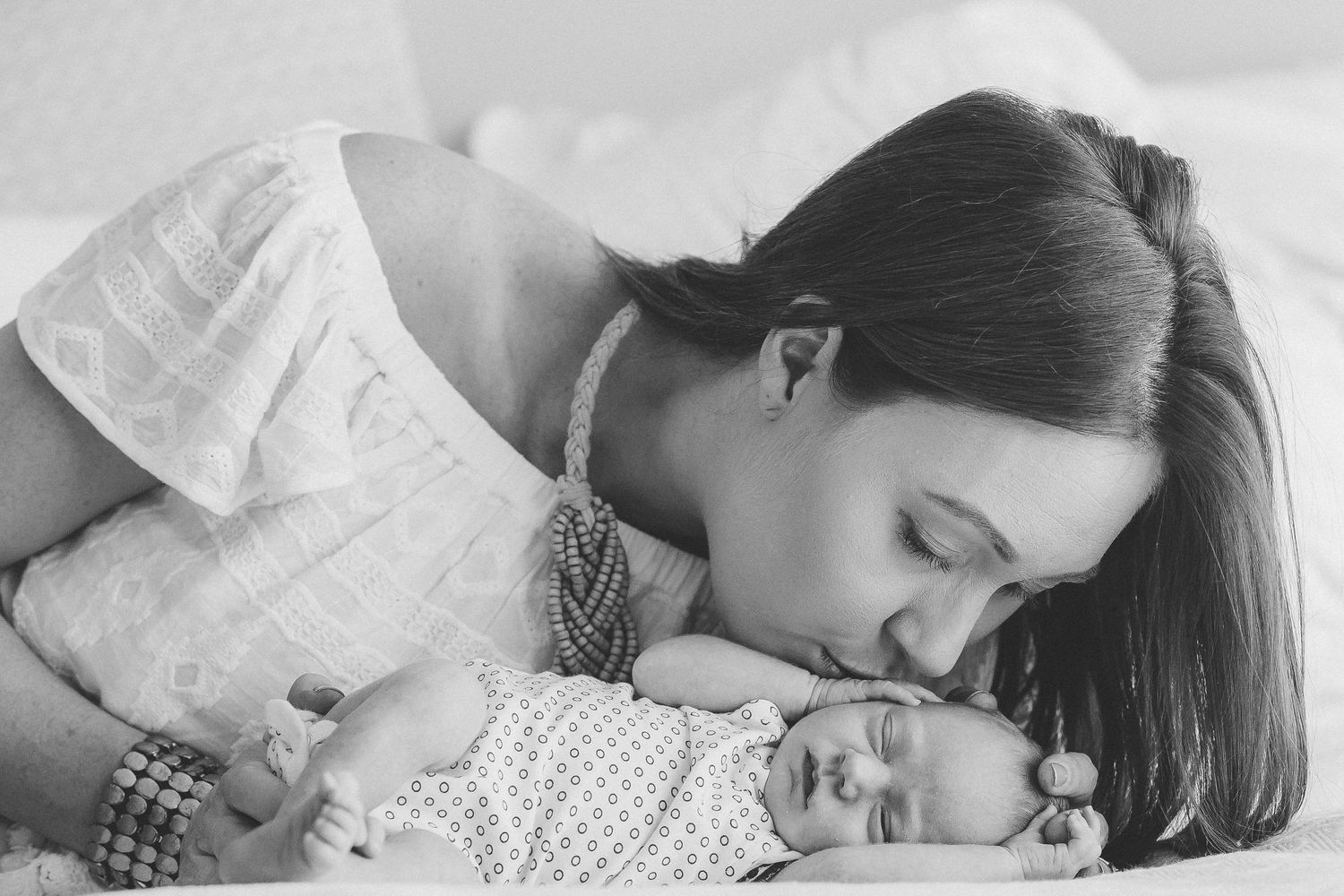 newborn-black-and-white-photo-baby-photoshoot-brisbane-queensland-photographer