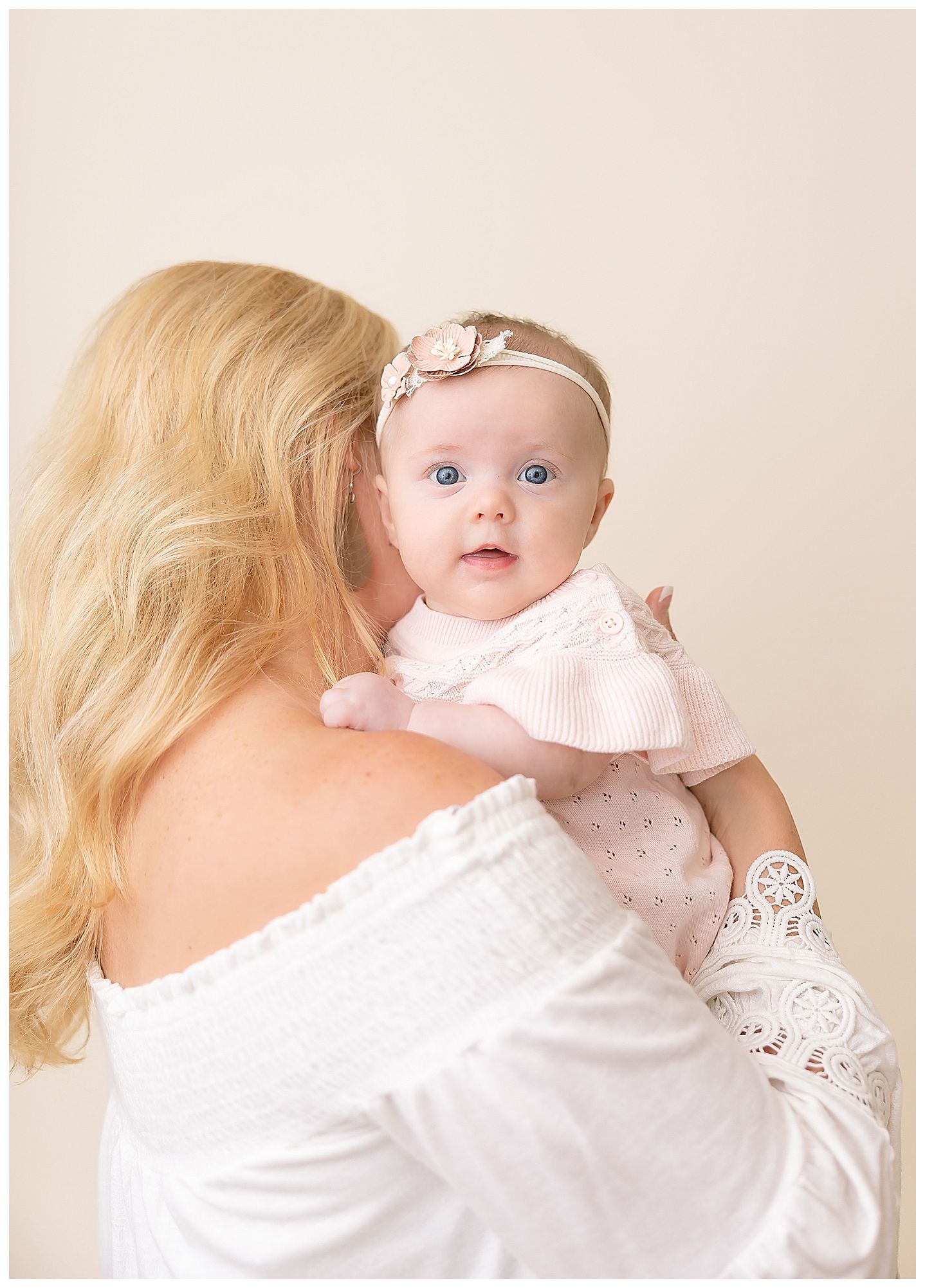 mother holding baby girl, baby photo chattanooga, newborn photography chattanooga, cake smash photoshoot chattanooga