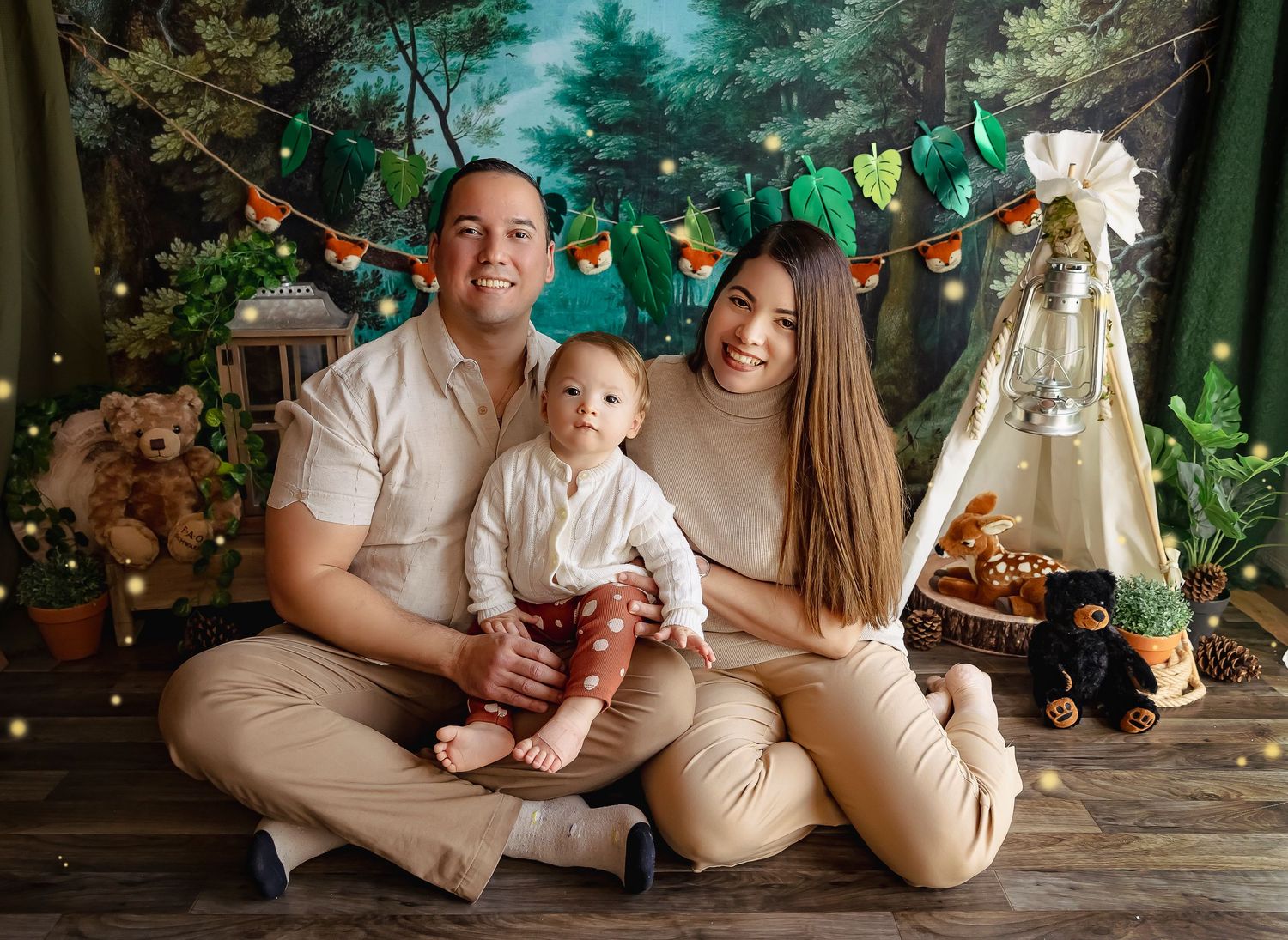 foto familiar con tematica de bosque para fotos de bebe de un ano fotografa  de bebes