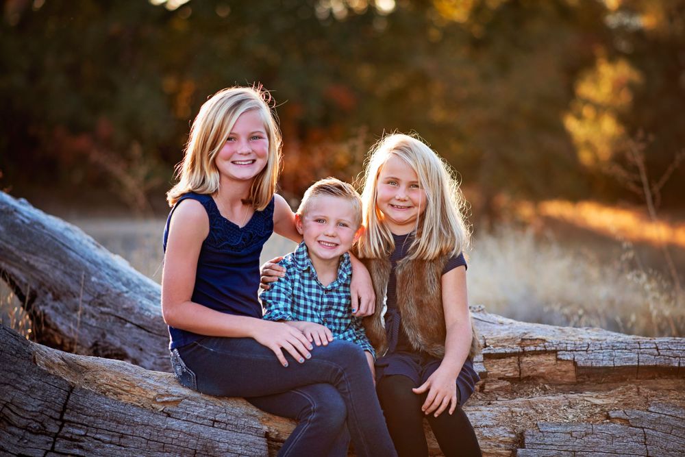 children sibling photoshoot in Redding ca