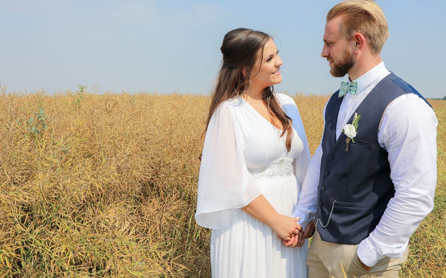 bride and groom Kent wedding photographer Appledore