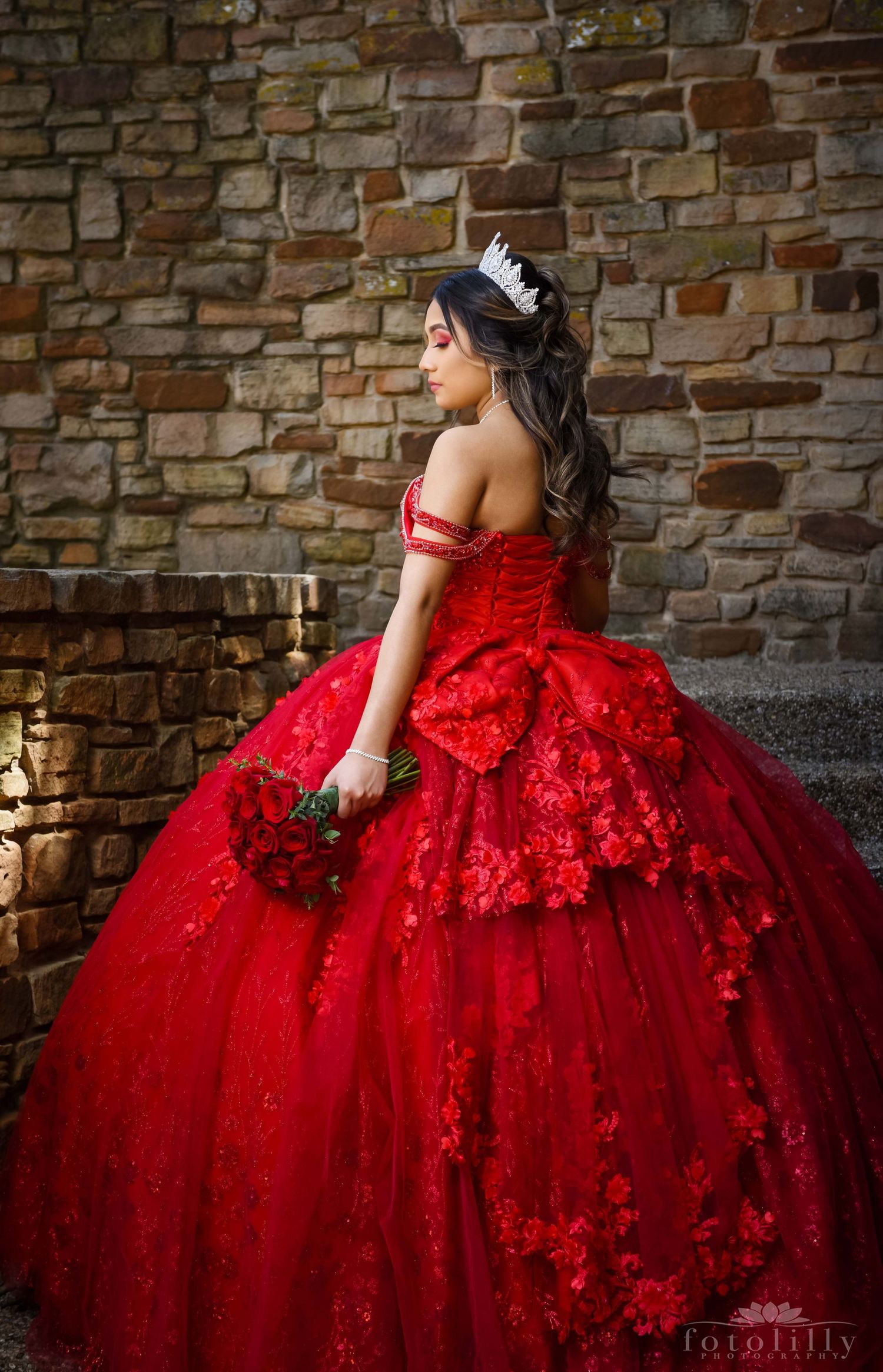 QUINCE IN A RED QUINCE DRESS PHOTOSHOOT QUINCEANERA PHOTOGRAPHY FOTOLILLY PHOTOGRAPHY DFW’S BEST QUINCE PHOTOGRAPHERS