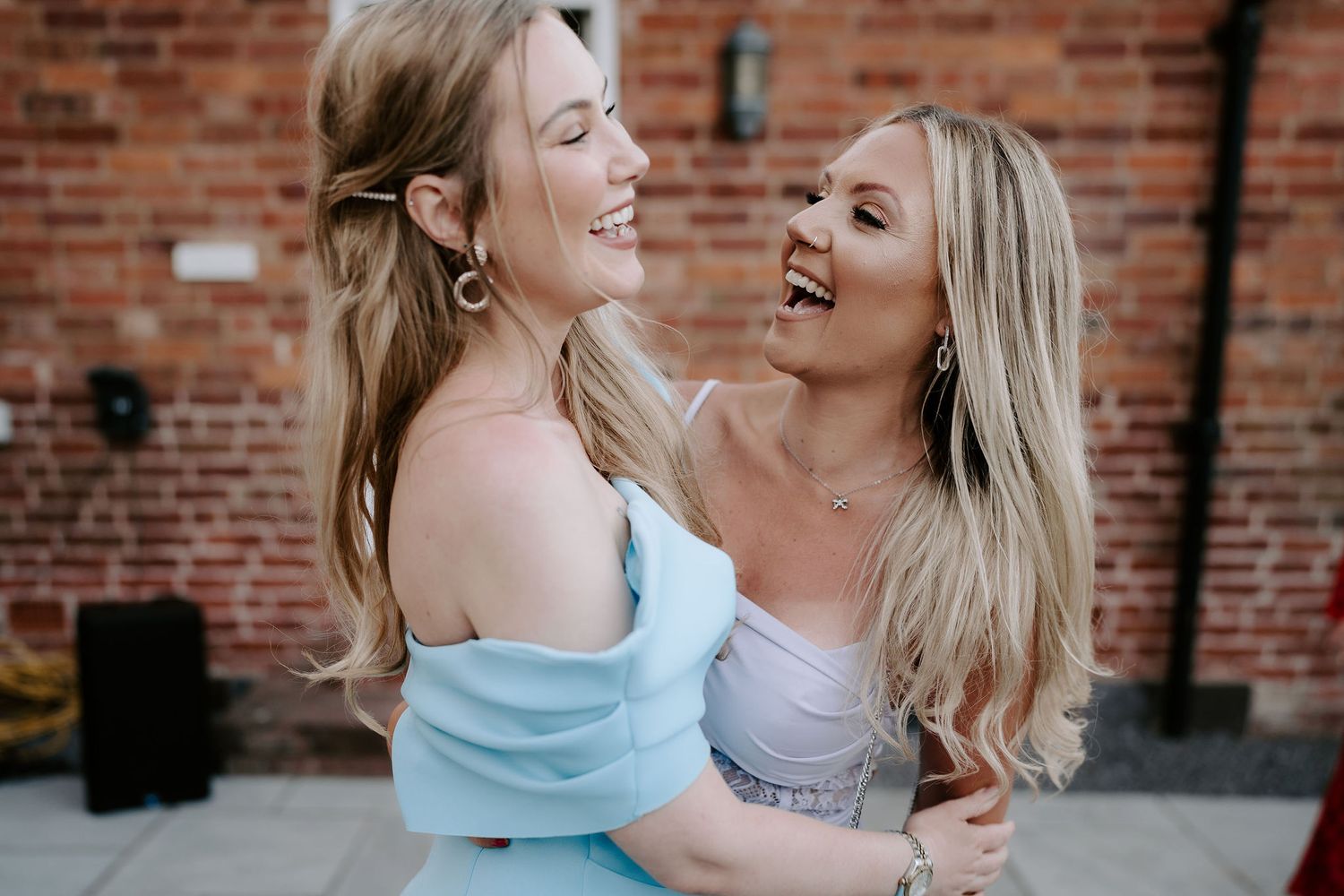 wedding-guests-laughing-stockton-house-wedding-shropshire