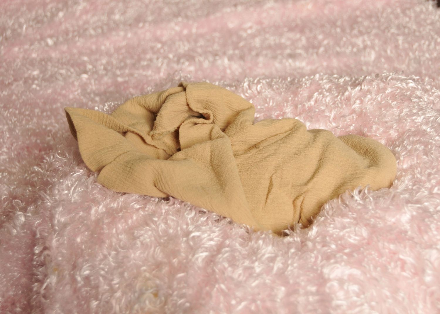 Neutral wraps, pink flocking