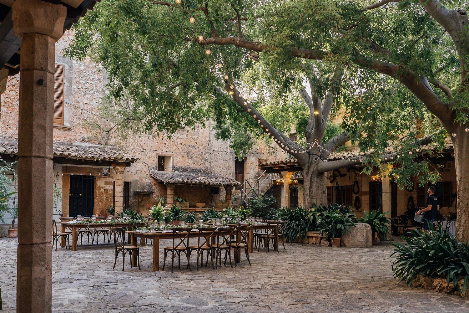 Mediterranean wedding in Mallorca, destination wedding photographer, Finca Son Termes, dinner