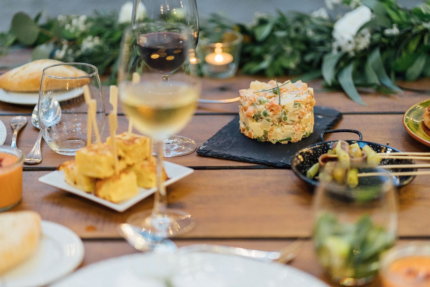 Mediterranean wedding in Mallorca, destination wedding photographer, Finca Son Termes, dinner