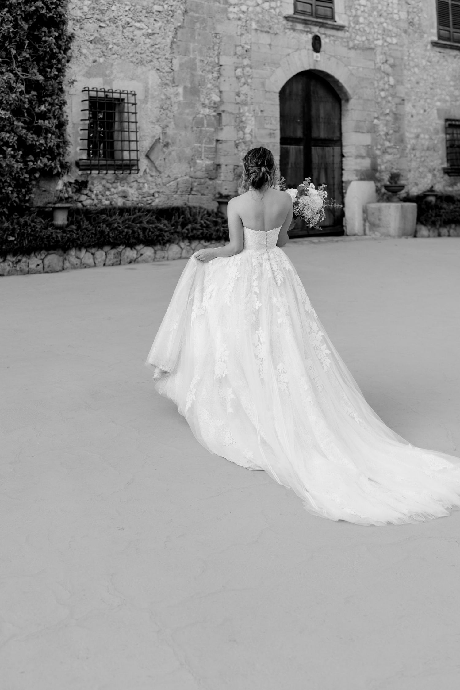 Mediterranean wedding in Mallorca, destination wedding photographer, couple