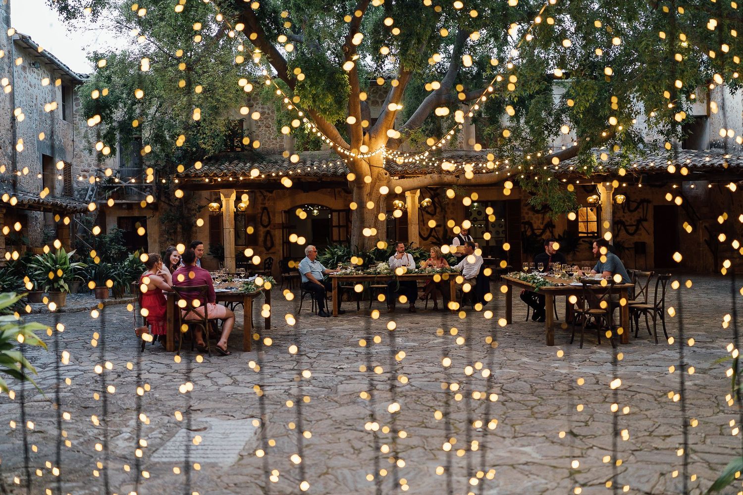 Mediterranean wedding in Mallorca, destination wedding photographer, dinner