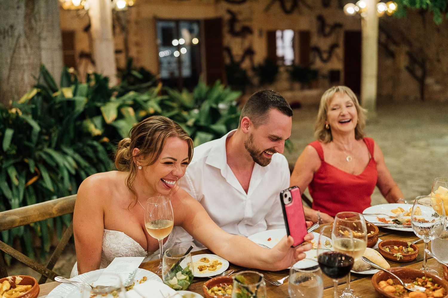 Mediterranean wedding in Mallorca, destination wedding photographer, dinner