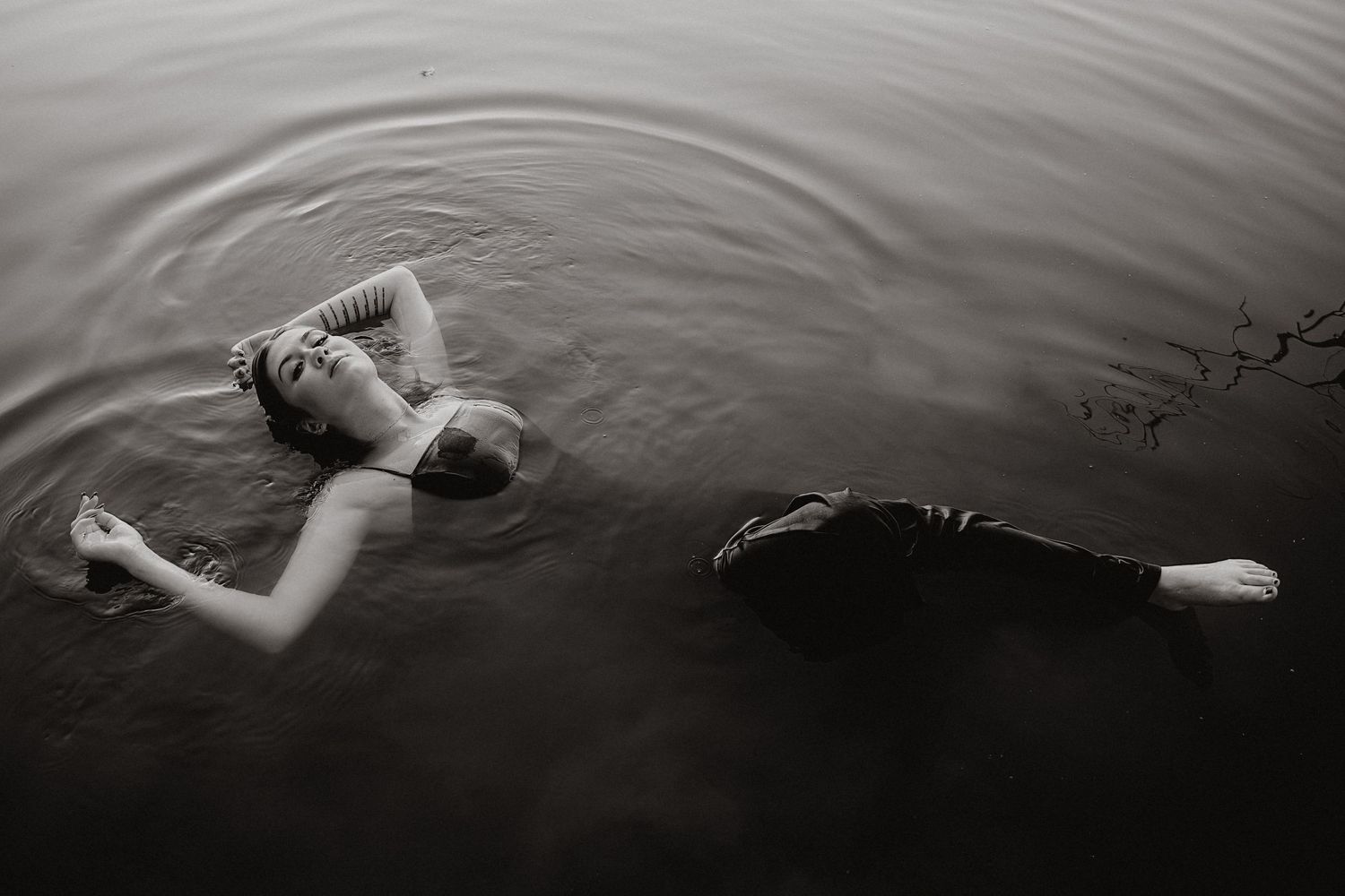 Capturing a senior's milestone in the beauty of Longmont: A portrait session at Golden Ponds.