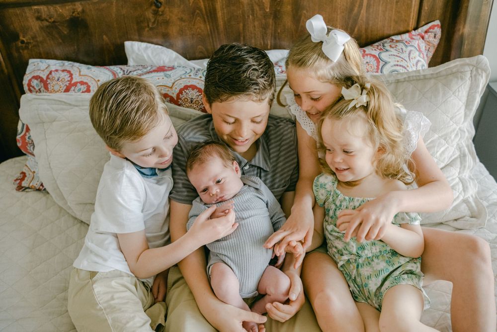 Newborn lifestyle photographer Michelle Deppe in Layton Utah.