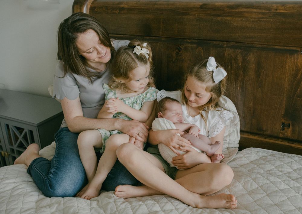 Family newborn photos with Michelle Deppe photography in Farmington Utah.