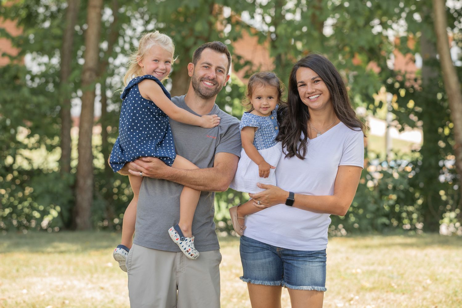 mom dad and daughters portrait Alliance OH