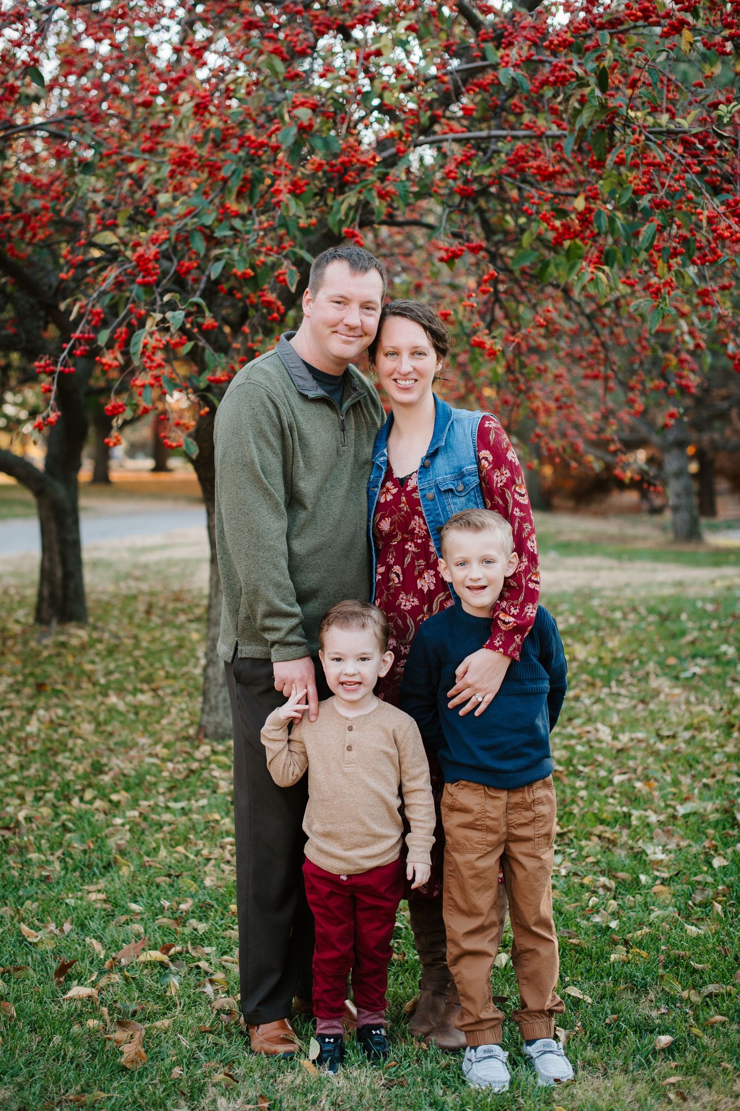Fall family photos by Wichita, KS photographer at Eastborough Park