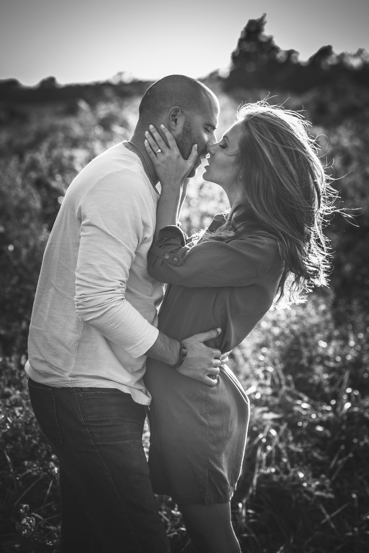 Beautiful Couple Kiss at Harkness Memorial Park Waterford Connecticut - studiorivy.com/services