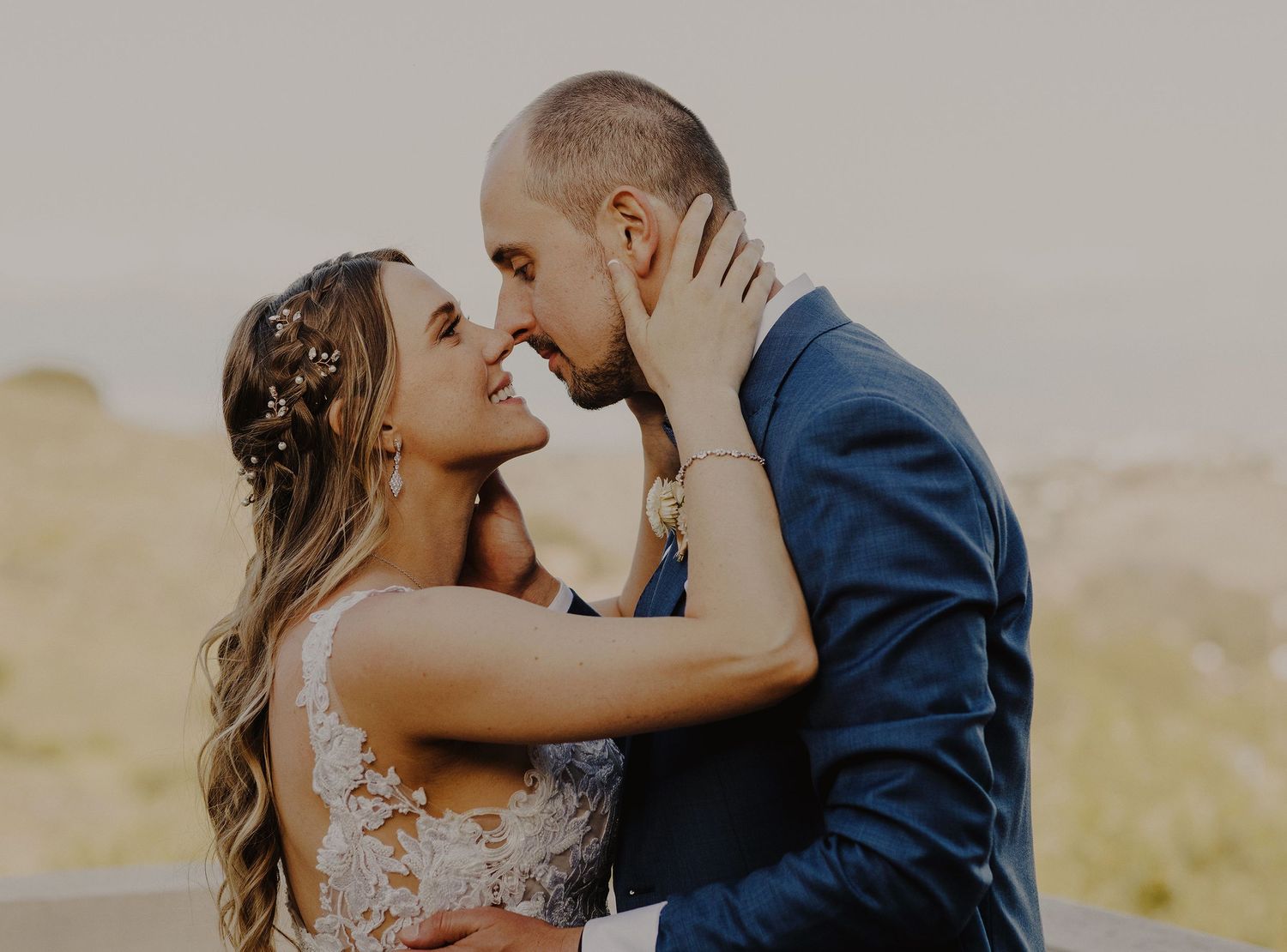 E Noelle Photography backyard wedding in Hidden Hills Los Angeles, bride and groom eskimo kisses