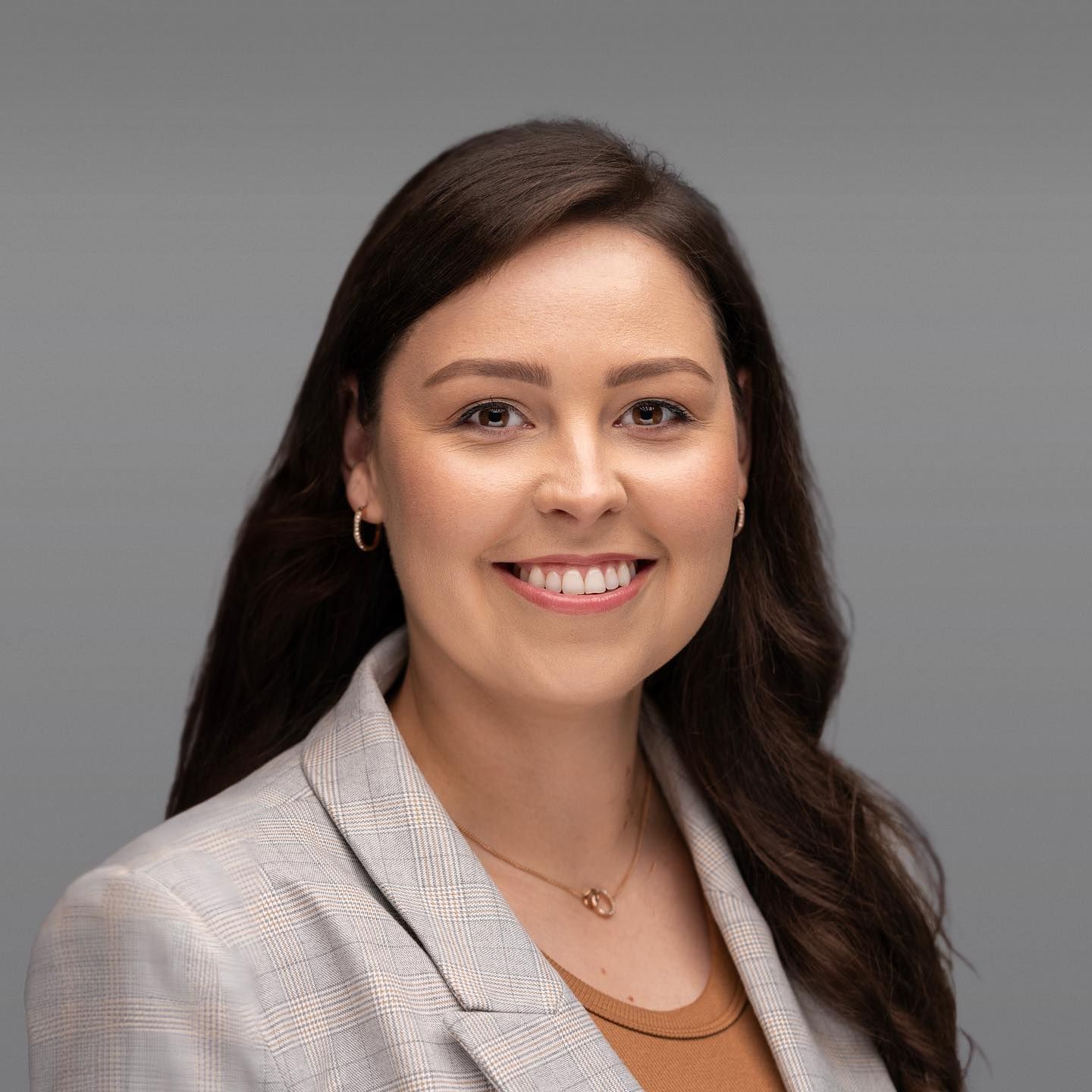 Orlando headshot photographer Ray Alvarez — professional headshot for female attorney in gray blazer