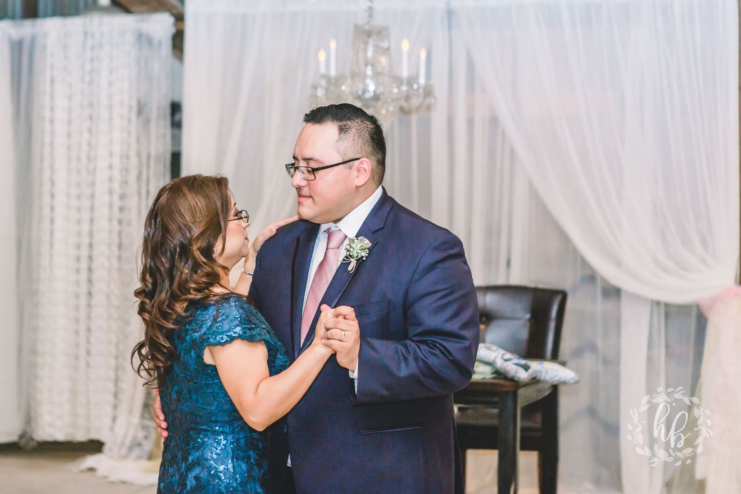 strathearn historical park wedding barn wedding photos wedding photographer