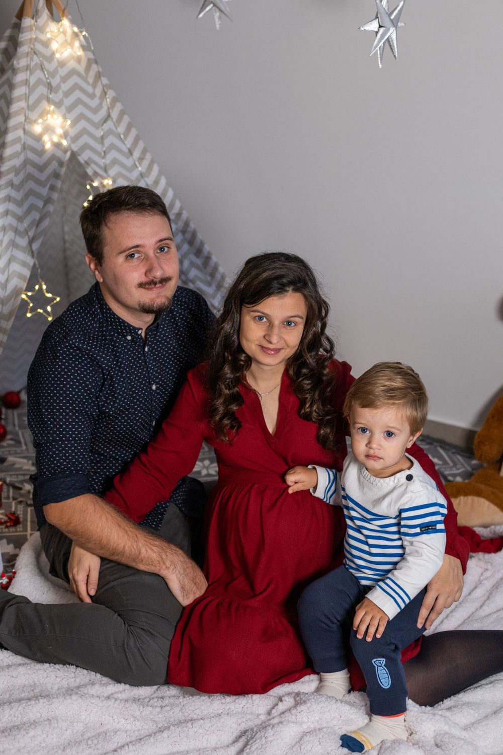 Family photo, baby on the way