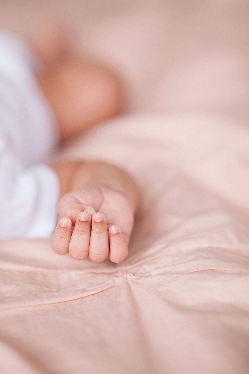 Close-up detail of baby's hand, captured by NYC newborn photographer Paula Ortiz