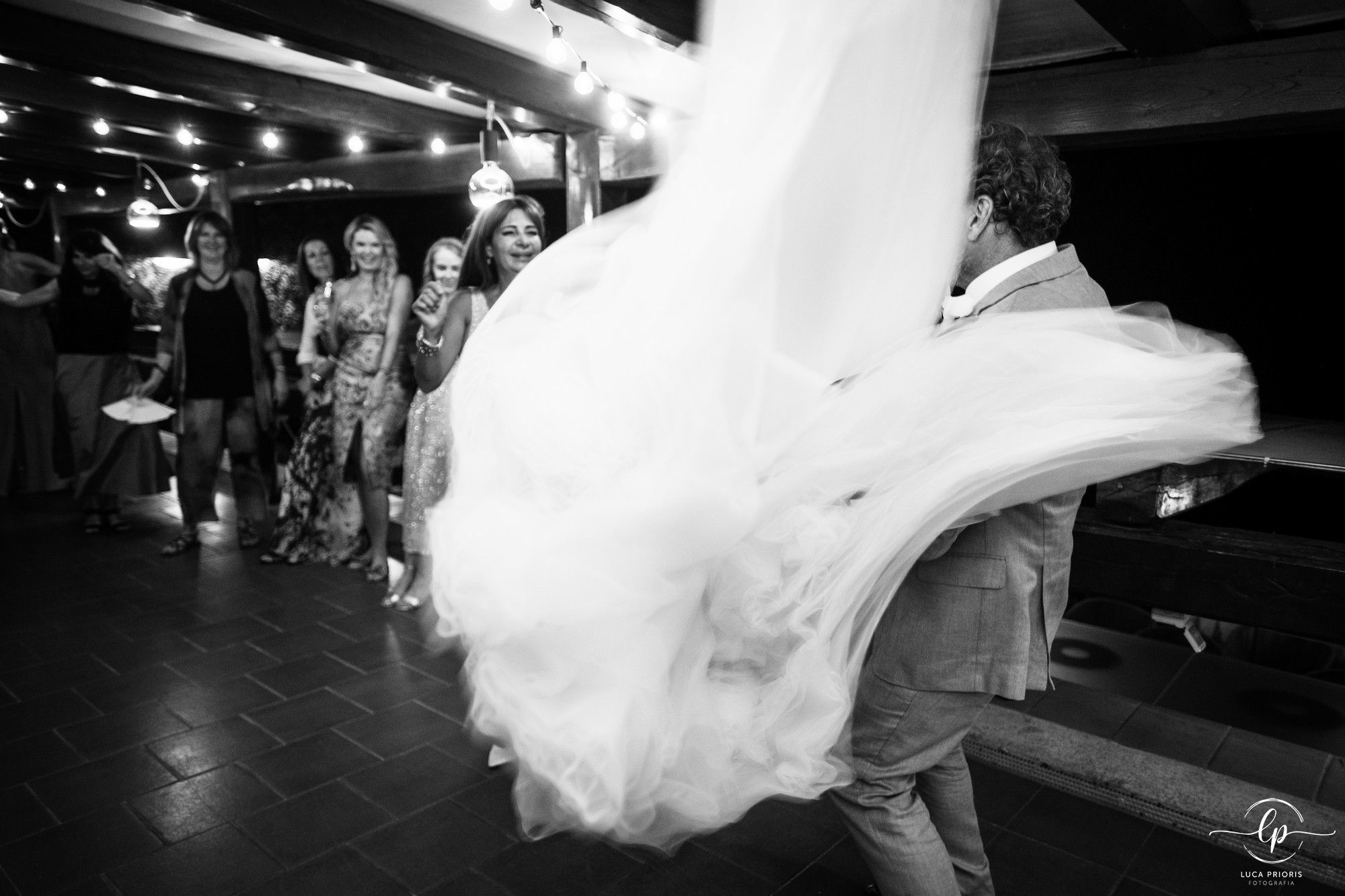 balli durante il ricevimento di matrimonio
