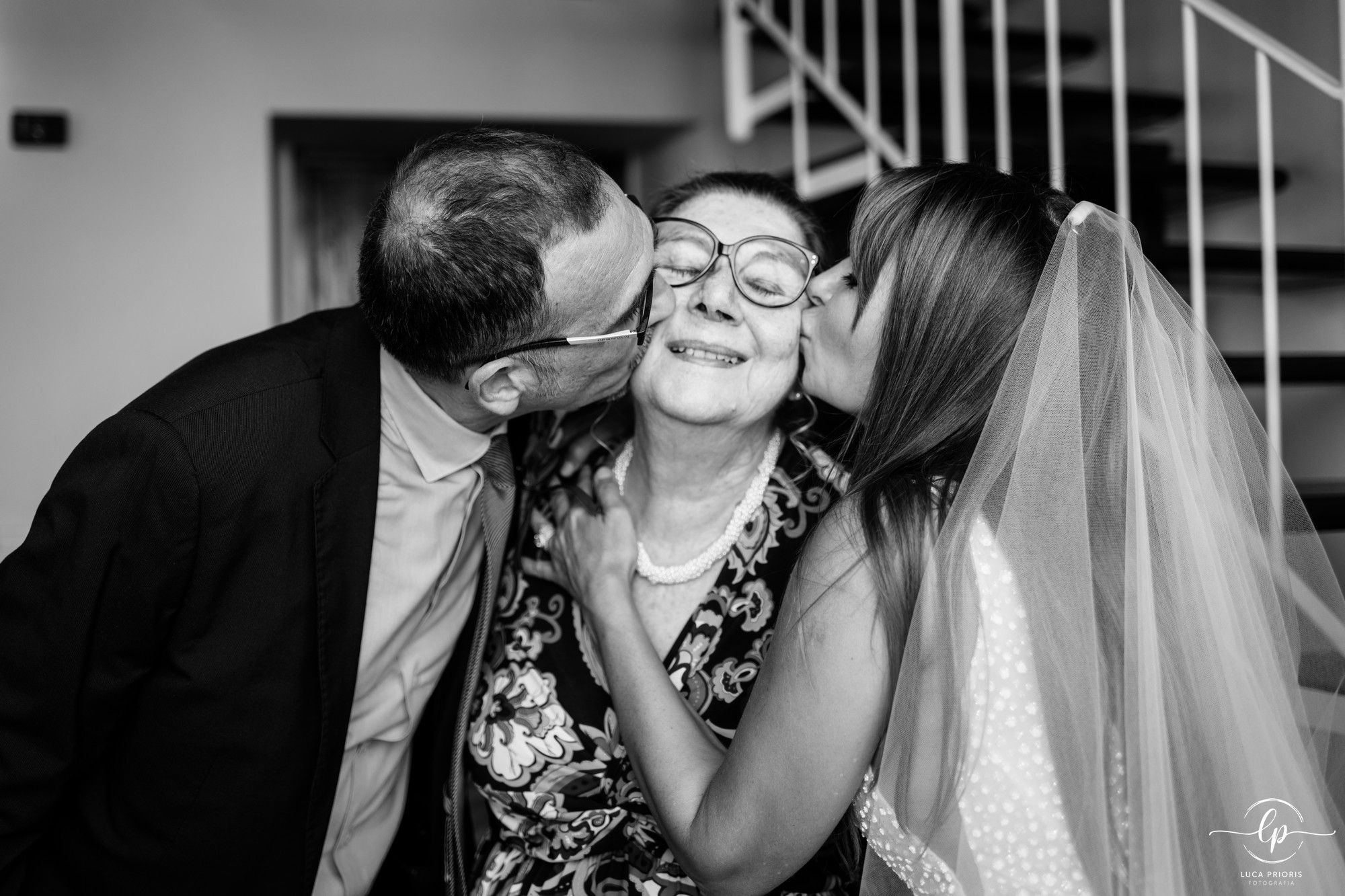 la sposa bacia la mamma