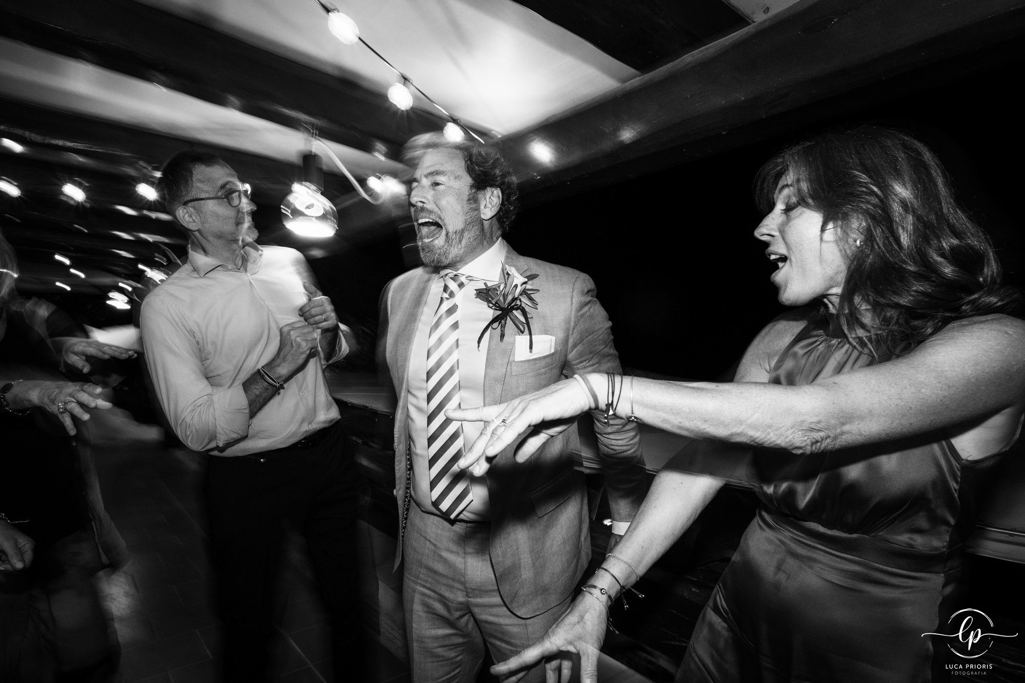 balli durante il ricevimento di matrimonio