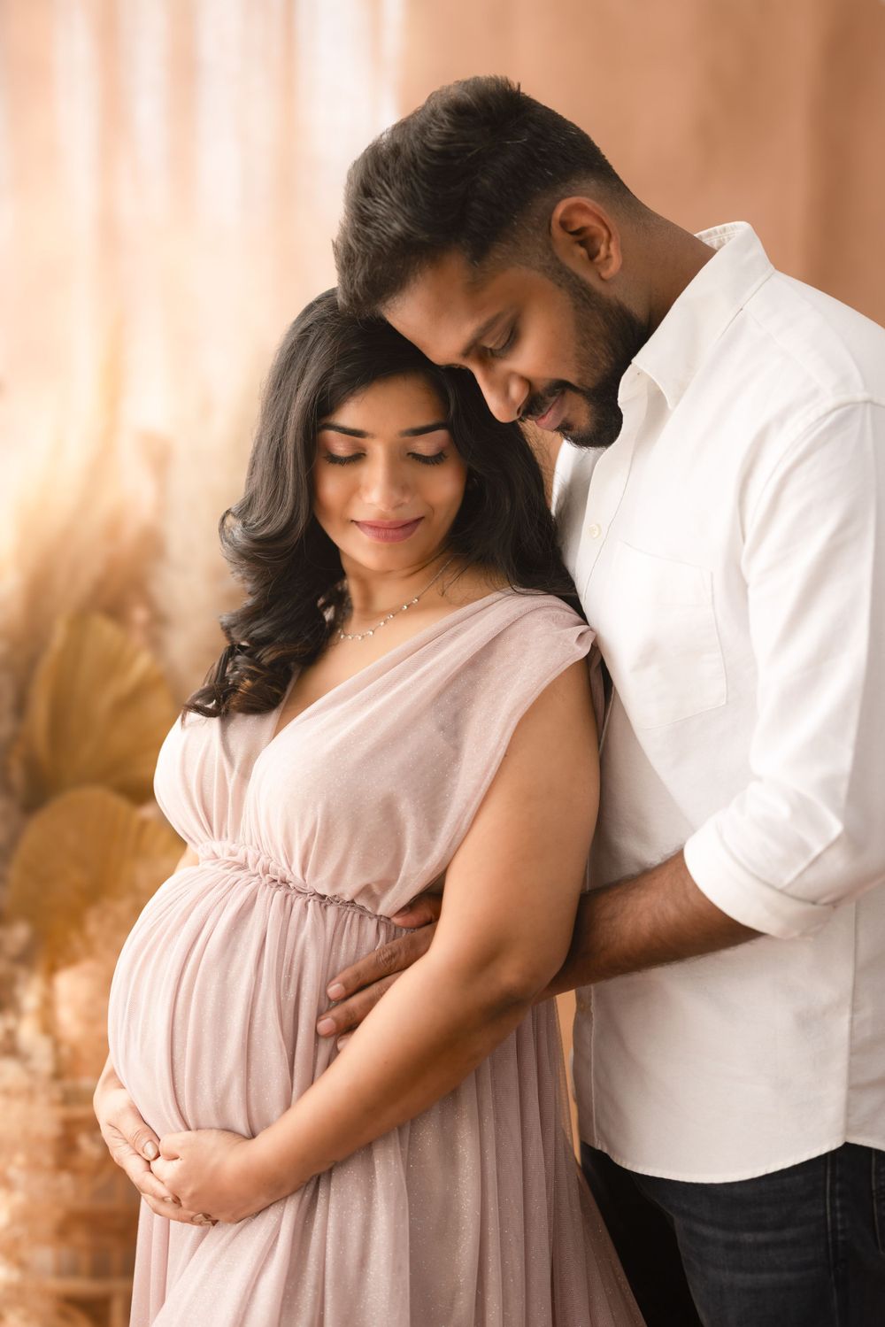Couple maternity photoshoot poses