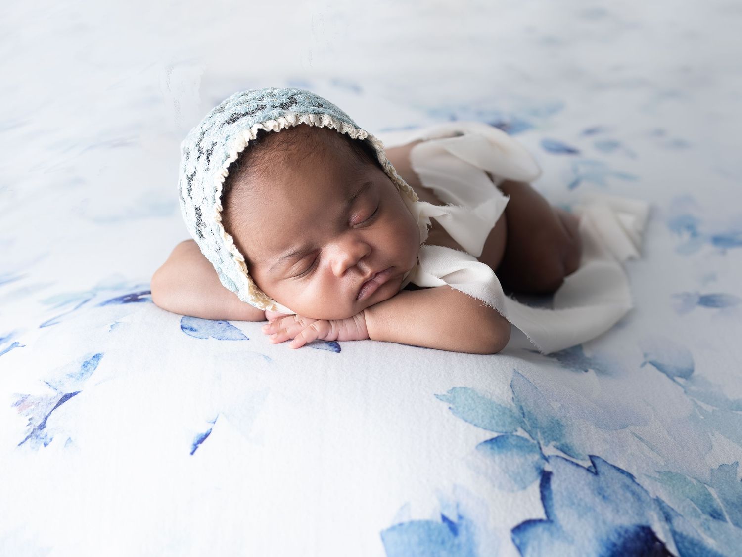 Clarksville newborn photographer Oshi Medlin