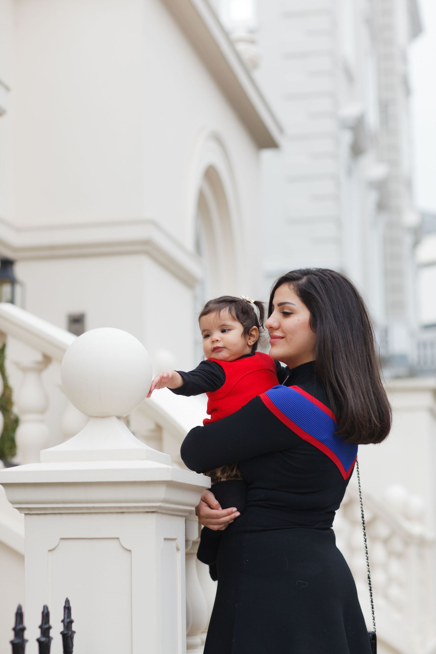 Family photoshoot at Fisherman’s Bastion in Budapest with scenic architecture, natural light, and joyful candid moments.