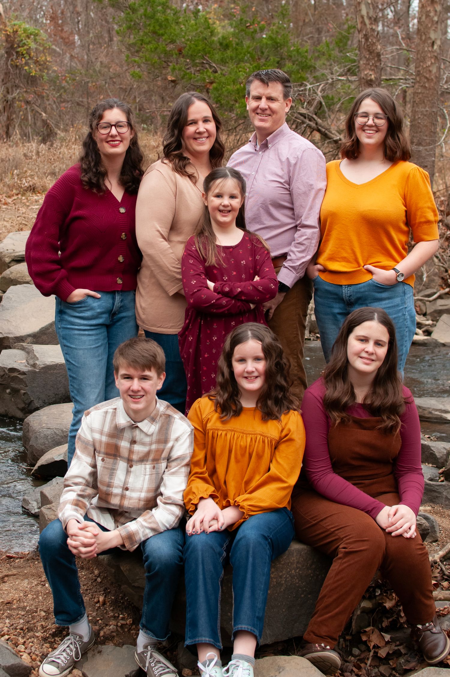 Family of eight pose Herndon VA